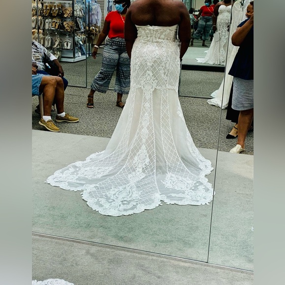 Ivory Weddings Dress - Picture 4 of 7